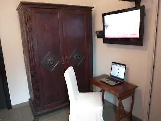 Manfredi House San Pietro בית הארחה 4*
